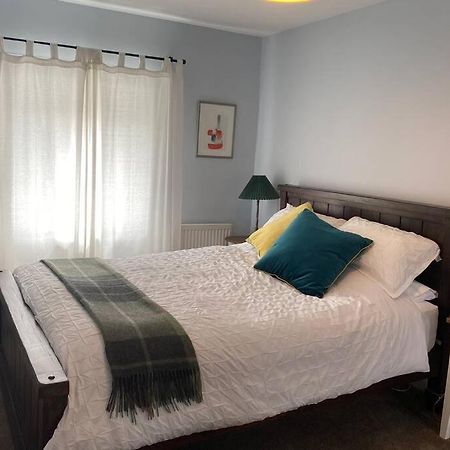 2X King Bedrooms, Private Living Room & Bathroom Thornhill  Экстерьер фото